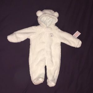 Carter’s baby white Snowsuit 3M NWT